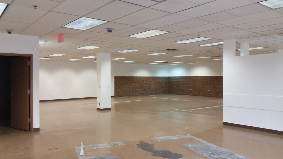 More Photos Of 2225 Civic Center Dr, North Las Vegas Unknown For Lease
