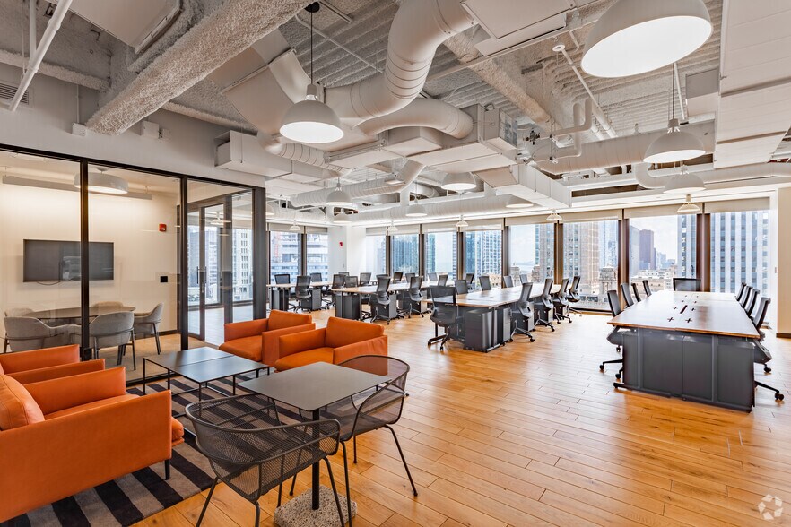 More Photos Of 330 N Wabash Ave, Chicago Coworking Space