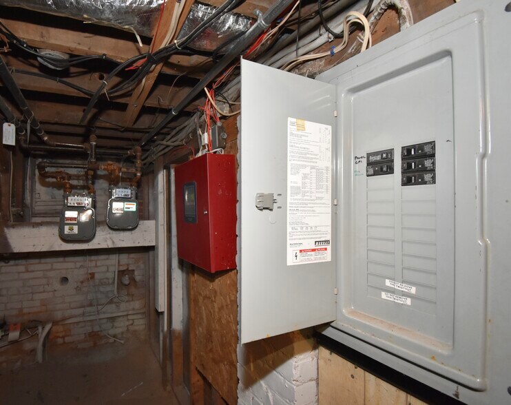 More Photos Of 855 Liberty St, Springfield Apartments For Sale