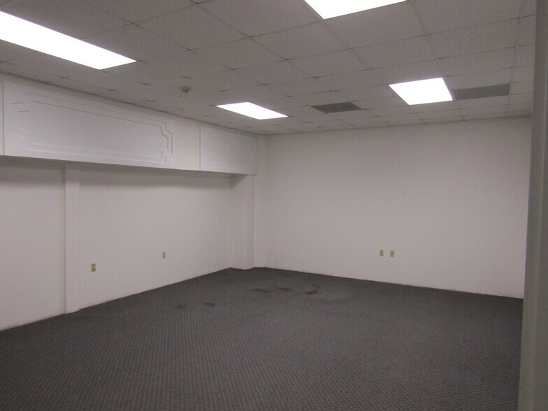 More Photos Of 131 W Main St, New Iberia Storefront For Lease