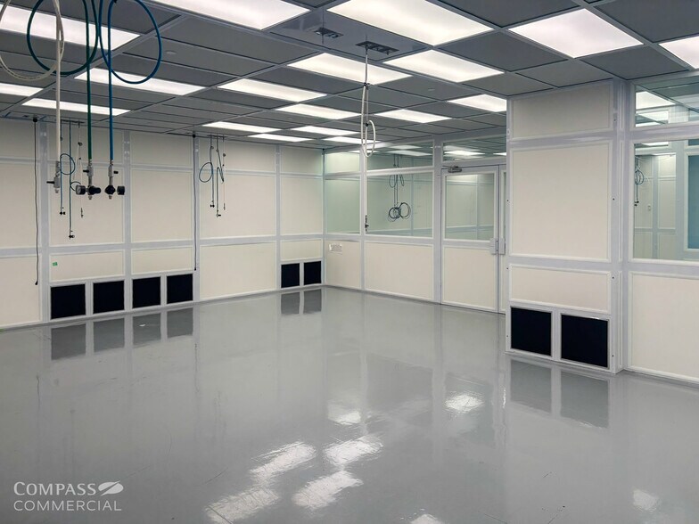 More Photos Of 20706 High Desert Ln, Bend Research And Development For Lease