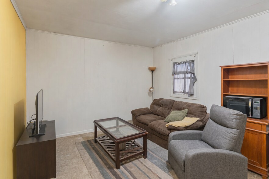 More Photos Of 1879 Central Ave, Albany Freestanding For Sale