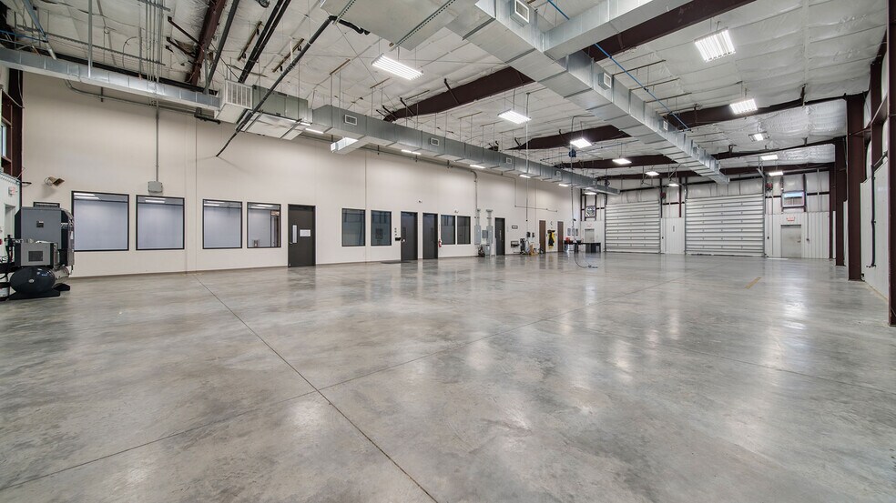 More Photos Of 701 S Persimmon St, Tomball Unknown For Lease