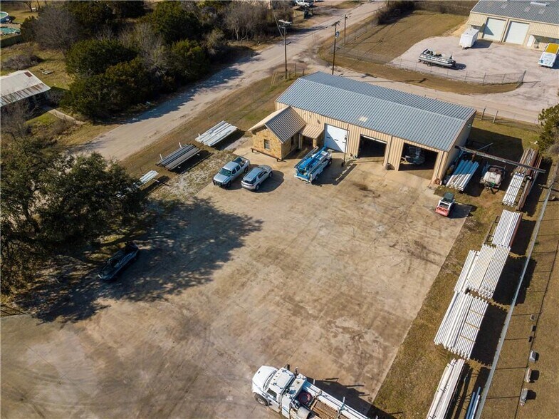 More Photos Of 500 Southland Dr, Burnet Flex For Lease