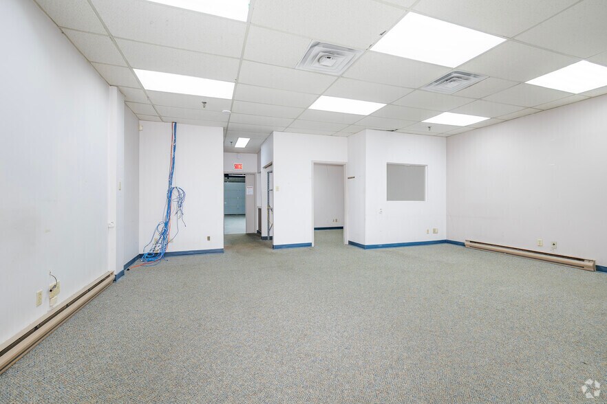 More Photos Of 500-548 Av Meloche, Dorval Warehouse For Lease