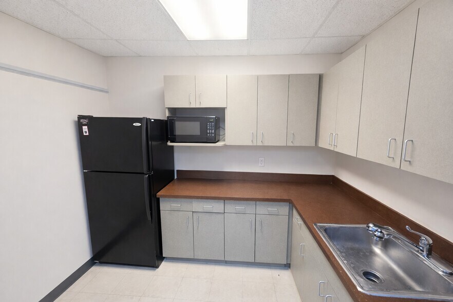 More Photos Of 651 W Warren Ave, Longwood Unknown For Lease