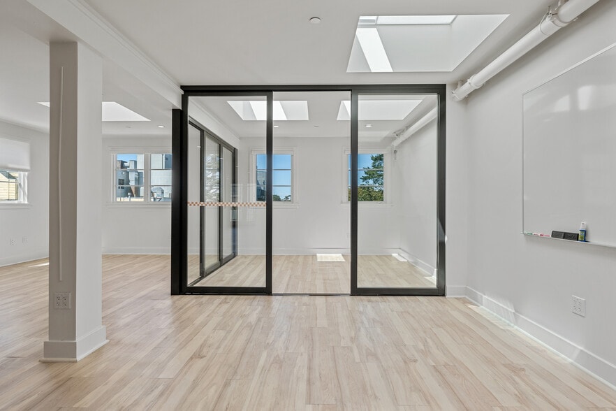 More Photos Of 320 Judah St, San Francisco Loft Creative Space For Lease