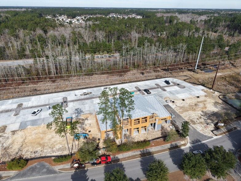 More Photos Of 5 Hampton Lake Dr, Bluffton Storefront Retail Office For Lease