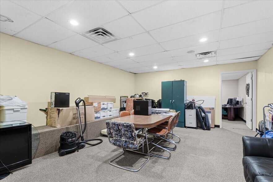 More Photos Of 15043 Main St, Alachua Showroom For Sale