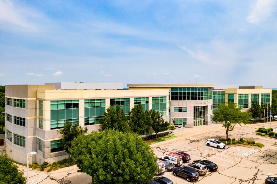 More Photos Of 401 Charmany Dr, Madison Office For Lease