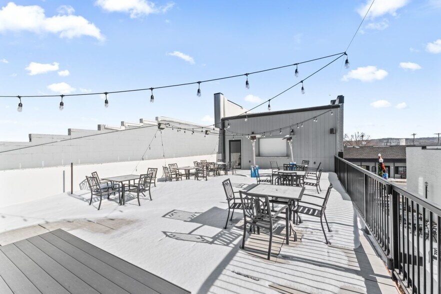 More Photos Of 508 S Main St, Grain Valley Bar For Lease