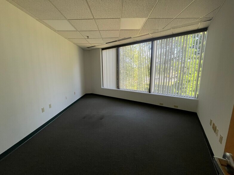 More Photos Of 800 S Main St, Mansfield Office For Lease