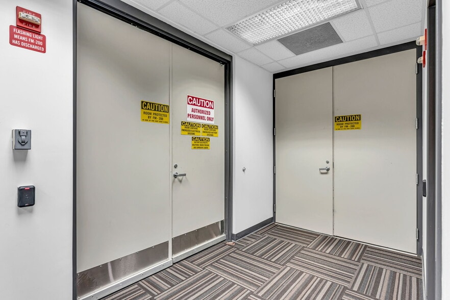 More Photos Of 400 SE Jefferson St, Topeka Flex For Sale