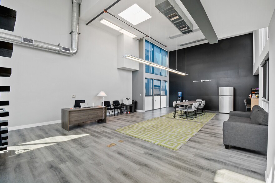 More Photos Of 2332 Cotner Ave, Los Angeles Loft Creative Space For Lease