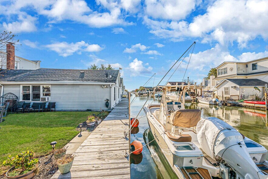 More Photos Of 504 Fire Island Ave, Babylon Flex For Sale