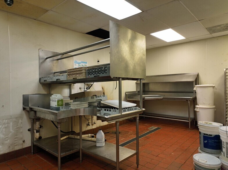 More Photos Of 5195 Fernandina Rd, Harbison Restaurant For Sale