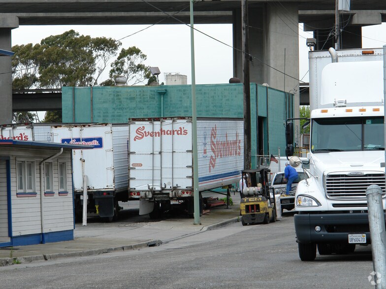 More Photos Of 310 Union St, Oakland Distribution For Lease
