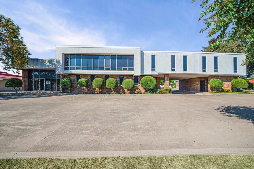 Primary Photo Of 207 N Ridgeway Dr, Cleburne Office For Sale