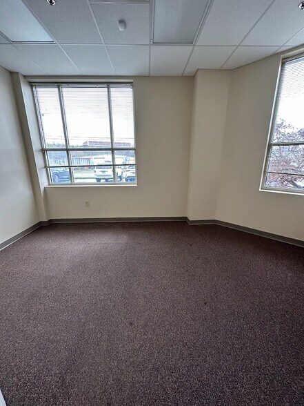 More Photos Of 323 Falls Dr NW, Abingdon Office For Sale