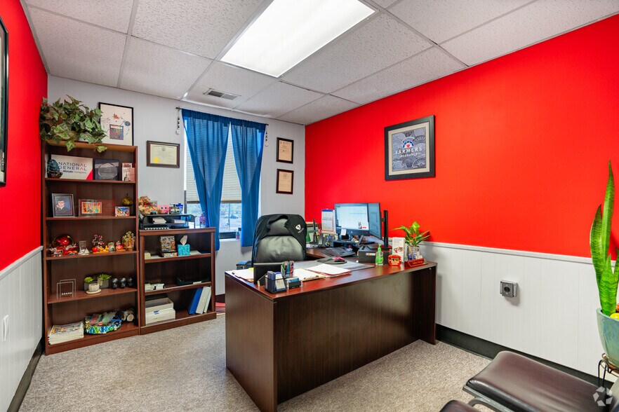 More Photos Of 8332 Richmond Hwy, Alexandria Storefront For Lease