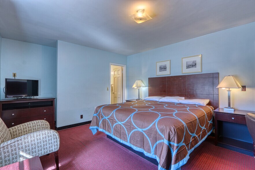 More Photos Of 726 S Highway 35, Saint Croix Falls Hotel For Sale