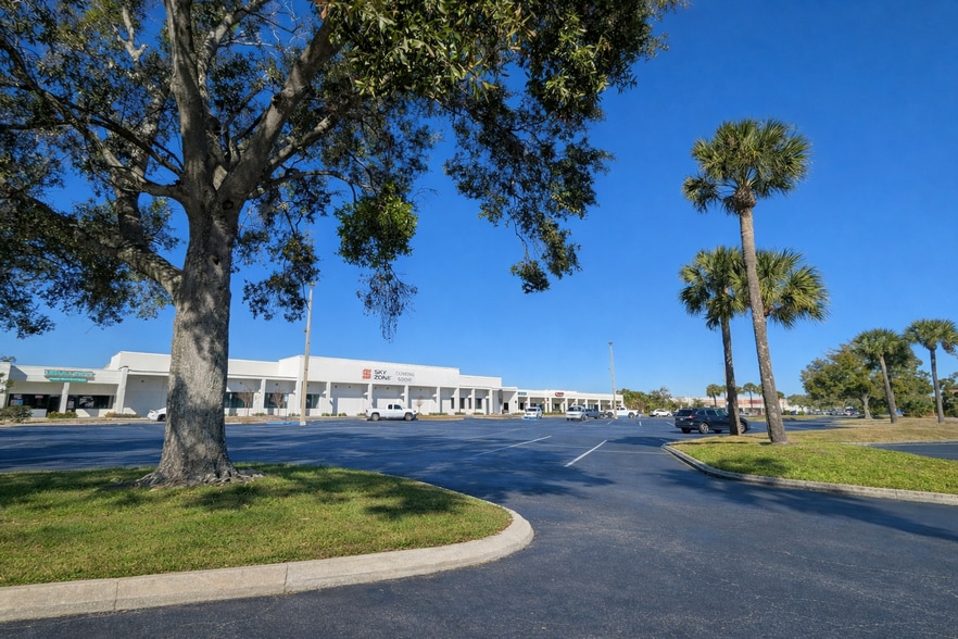 Primary Photo Of 11212-11376 S Orange Blossom Trl, Orlando Unknown For Lease