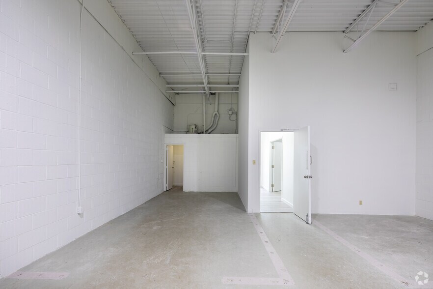 More Photos Of 1040 Martin Grove Rd, Toronto Service For Sale