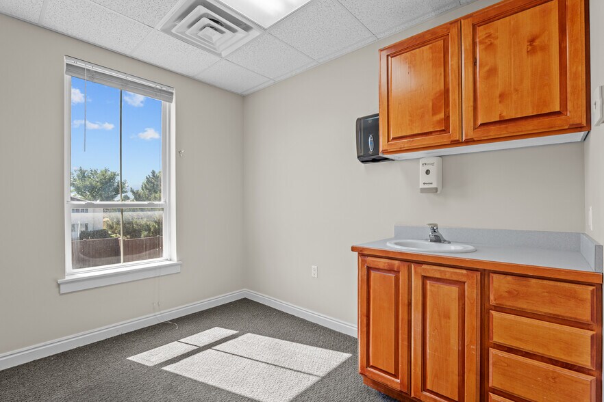 More Photos Of 411-423 N Orem Blvd, Orem Medical For Lease