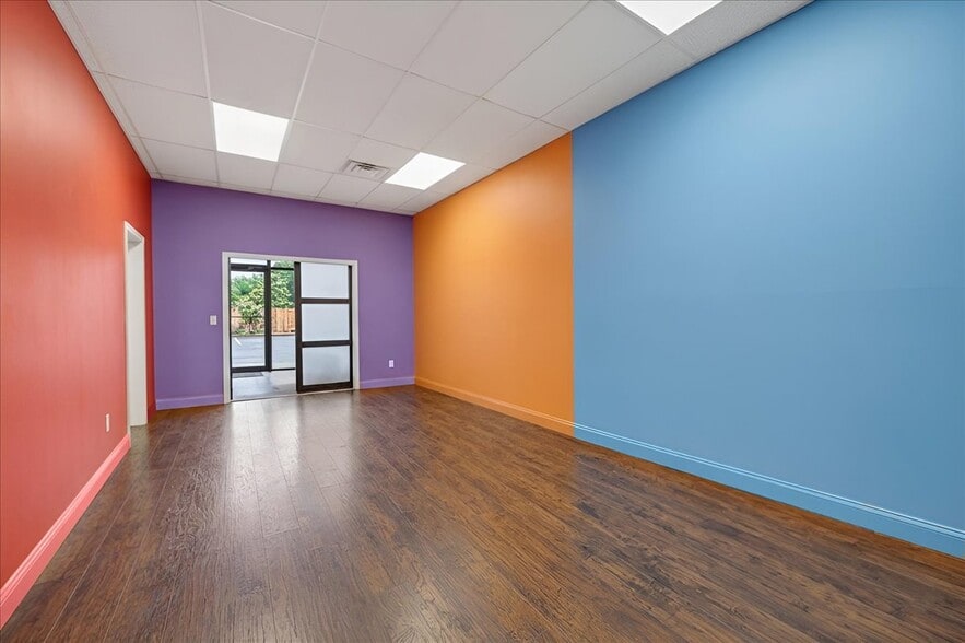 More Photos Of 2055 Blue Spring Rd, Huntsville Storefront Retail Office For Sale