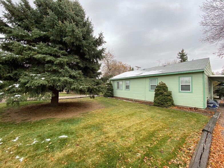 More Photos Of 910 E 9th N, Mountain Home Apartments For Sale