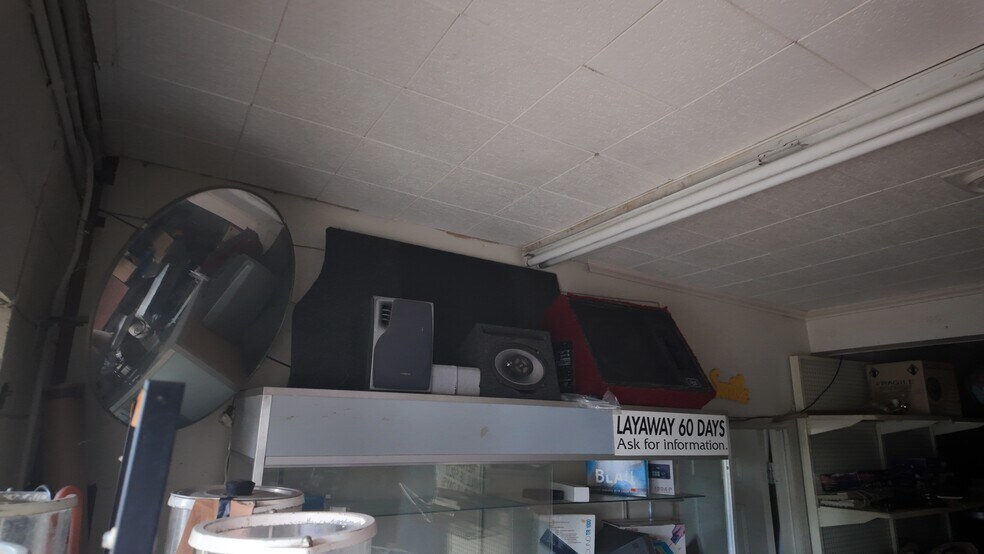 More Photos Of 711 Buffalo St, Shelby Flex For Sale