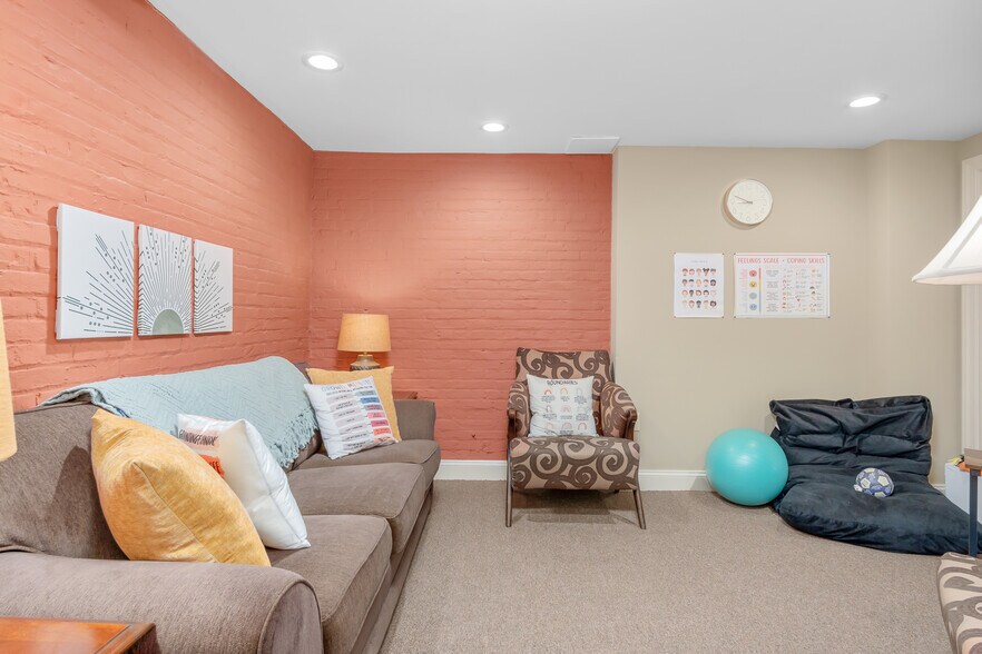 More Photos Of 111 Council St, Frederick Office For Lease