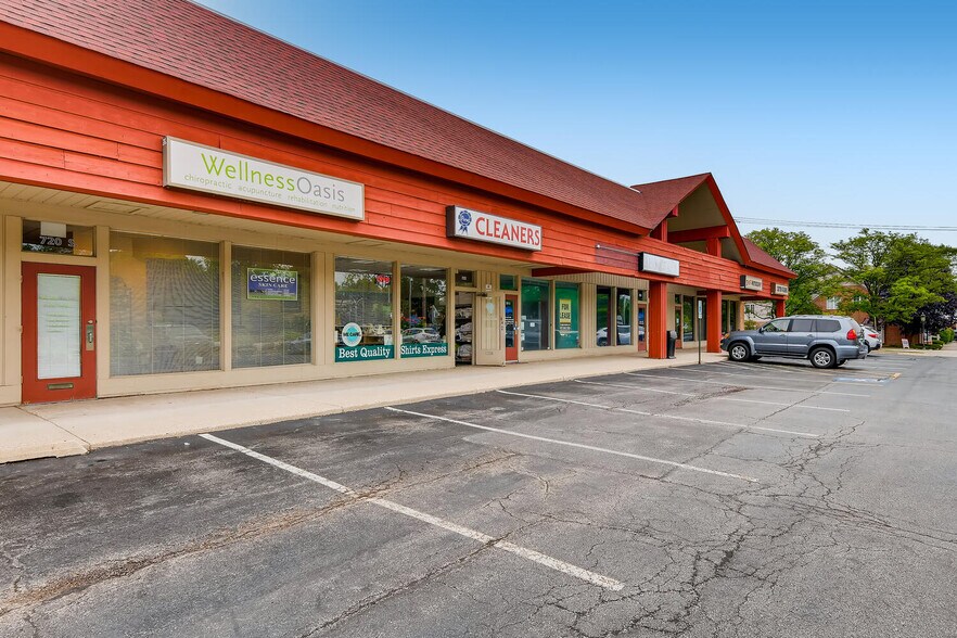 More Photos Of 700-730 S Northwest Hwy, Barrington Unknown For Lease