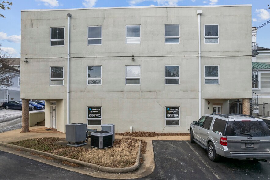 More Photos Of 604 S King St, Leesburg Office For Sale