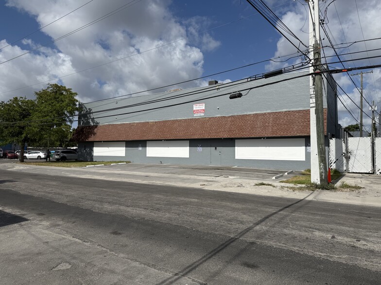 Primary Photo Of 5801 Plunkett St, Hollywood Warehouse For Lease