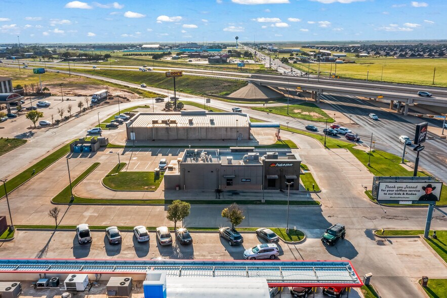 More Photos Of 7907 82nd St, Wolfforth Fast Food For Lease