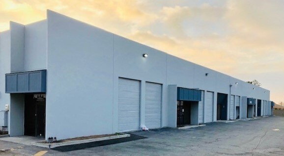 More Photos Of 1390 E Burnett St, Signal Hill Unknown For Lease