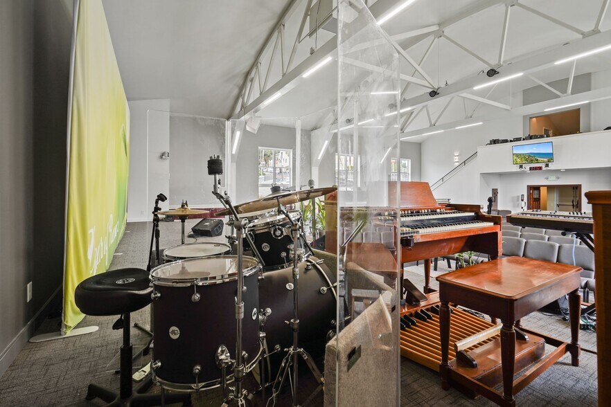 More Photos Of 1221 Oakdale Ave, San Francisco Religious Facility For Sale