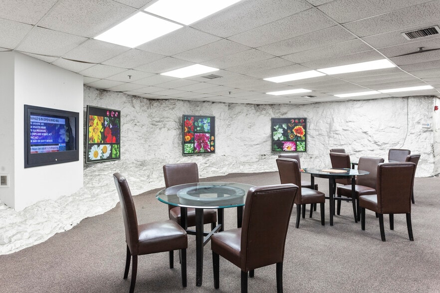 More Photos Of 3101-3150 Mercier St, Kansas City Warehouse For Lease