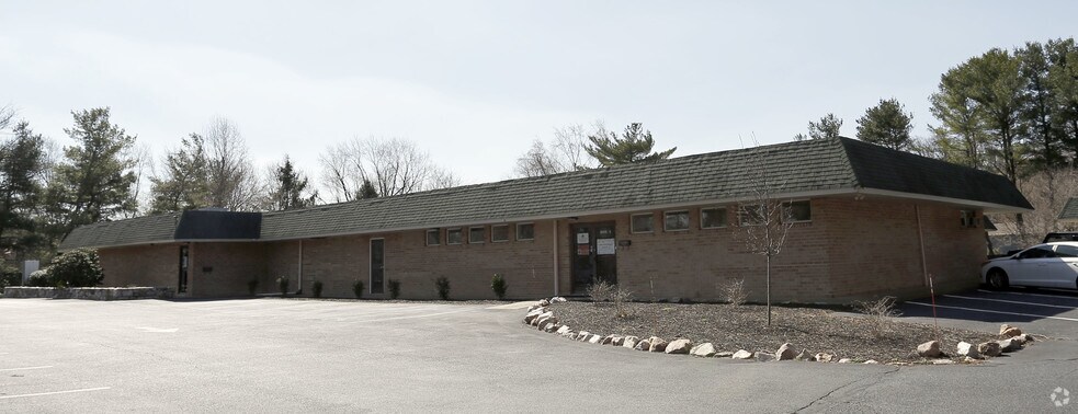 More Photos Of 201 Possum Park Rd, Newark Medical For Lease