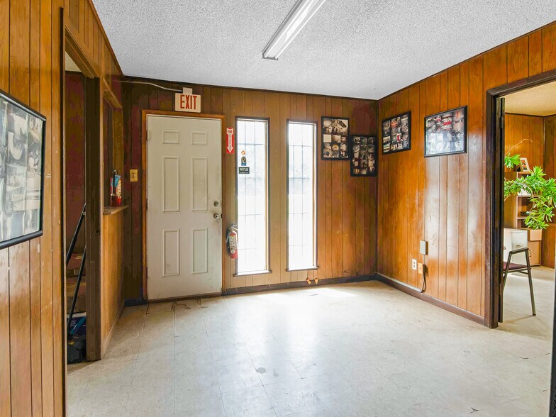 More Photos Of 3149 Harkey Rd, Pearland Industrial For Sale