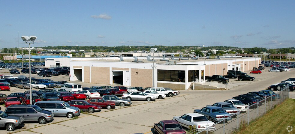 More Photos Of N88 W14167 Main St, Menomonee Falls Auto Dealership For Sale