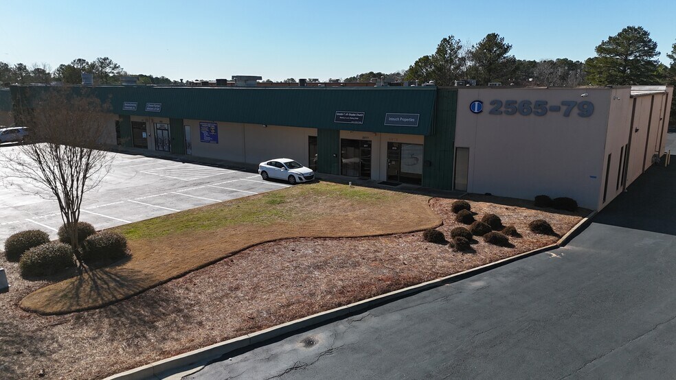 More Photos Of 2565-2579 Park Central Blvd, Decatur Distribution For Lease