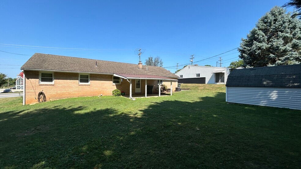 More Photos Of 825 Edgewood Rd, York General Retail For Sale