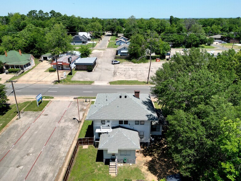 More Photos Of 1116 Lamar Ave, Paris Office For Sale