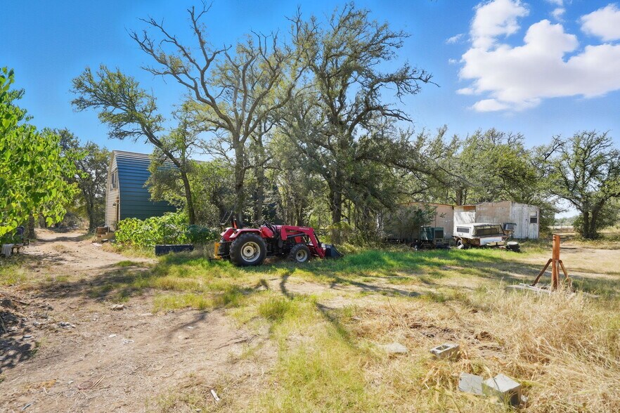 More Photos Of 201 Deer Springs Loop, Burnet Flex For Sale