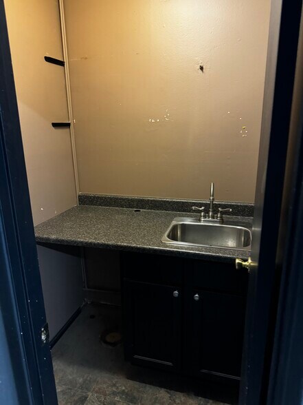 More Photos Of 5350 Strohm Ave, North Hollywood Manufacturing For Lease