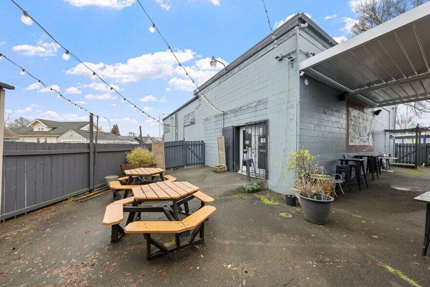 More Photos Of 351 Park Ave N, Renton General Retail For Sale