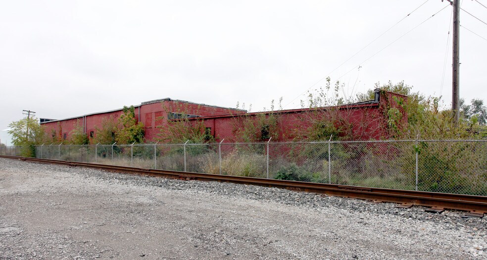 More Photos Of 1703 Madison Ave, Indianapolis Warehouse For Sale
