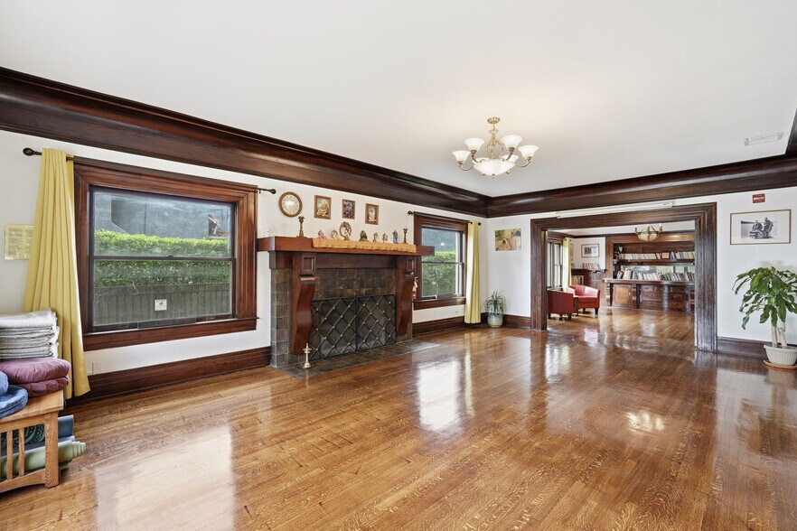 More Photos Of 3741 W 27th St, Los Angeles Specialty For Sale